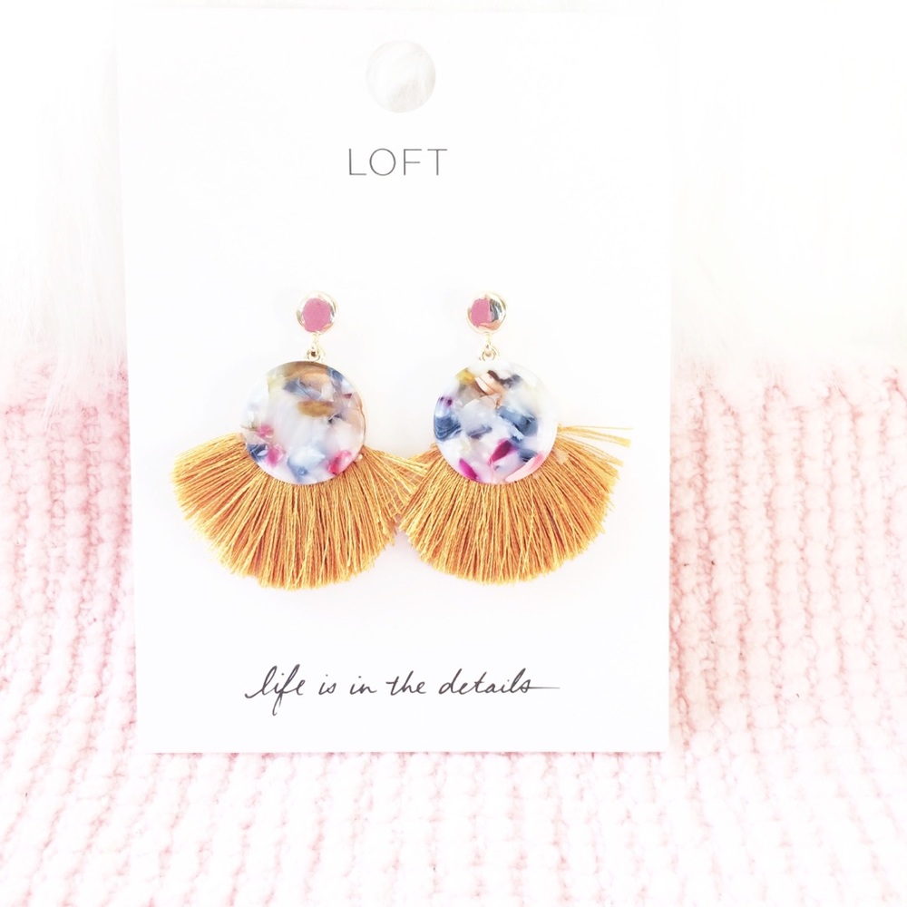 LOFT MULTI COLOR RESIN & GOLD FRINGE EARRINGS 🆕 - Picture 4 of 6